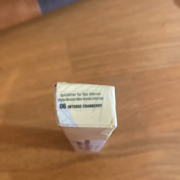 Clinique quick liner for lips intense Shade intense cranberry - Picture 3 of 4